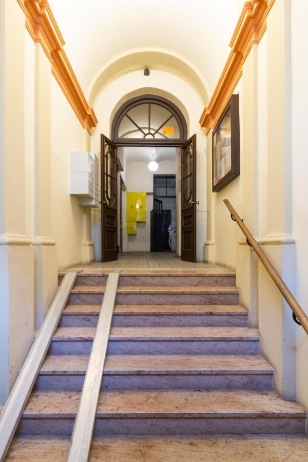 Lilly Apartment Main Train Station Old Town By The Castle Suites Krasków Eksteriør bilde