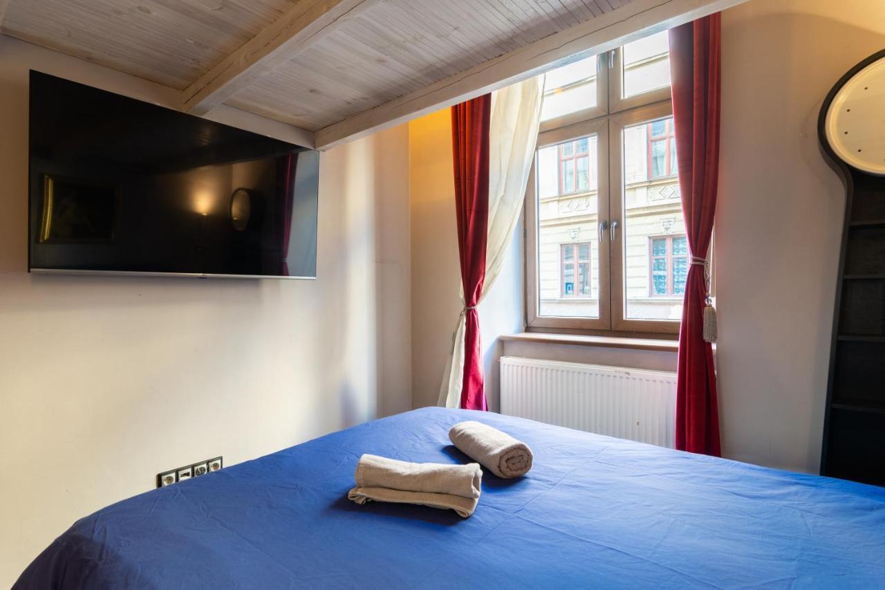 Lilly Apartment Main Train Station Old Town By The Castle Suites Krasków Eksteriør bilde